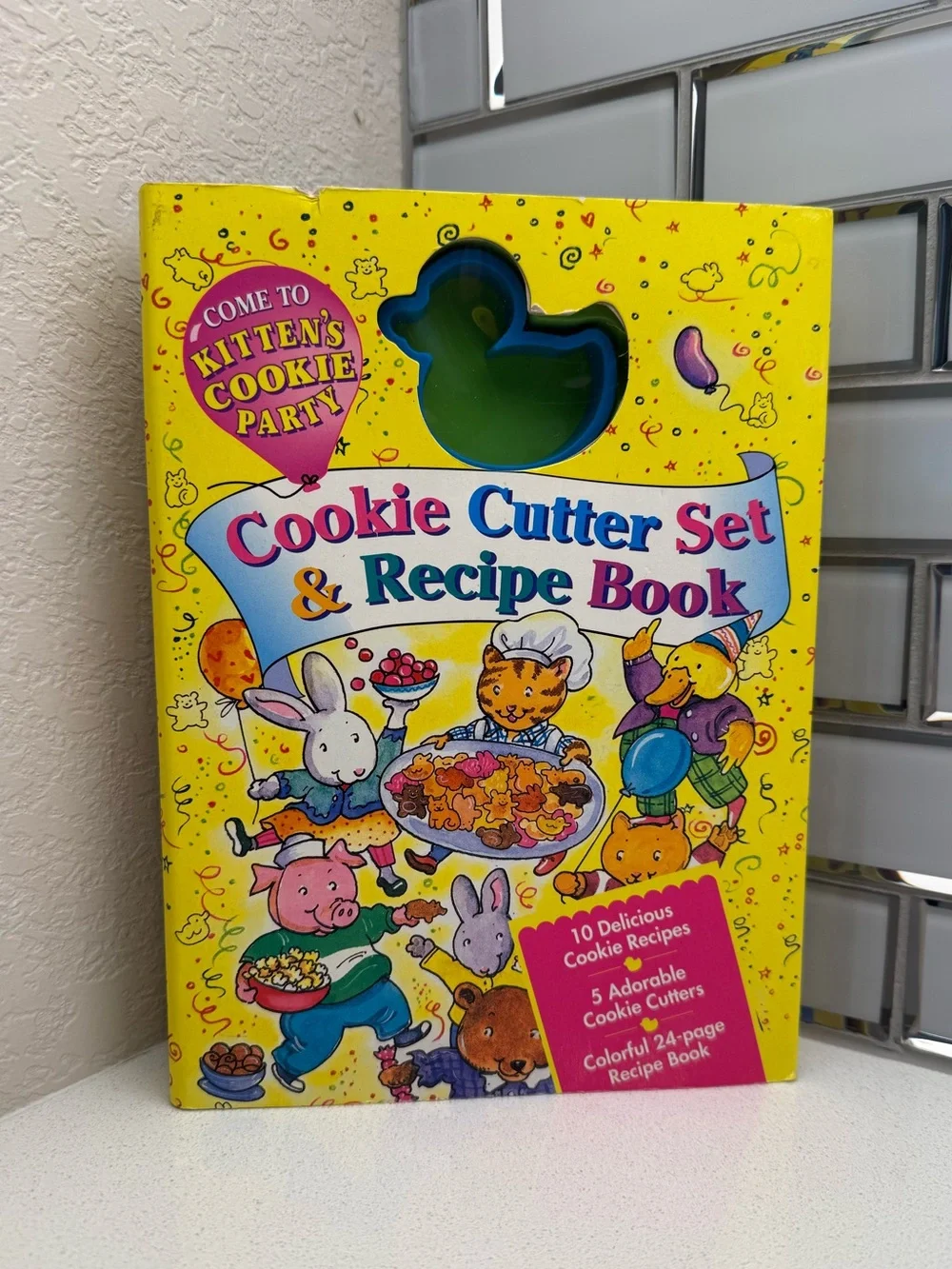 Vintage 90s Children's Cookie Cutter Set & Recipe Book Kitten's Cookie Party